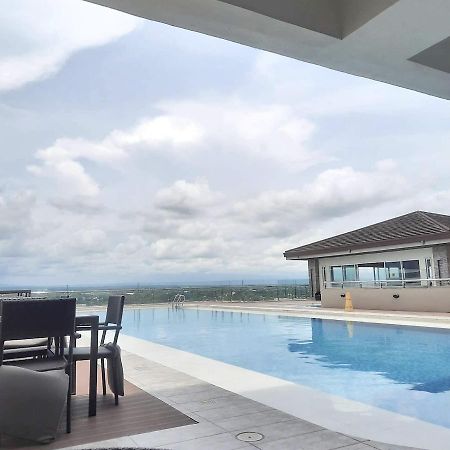 Condo With Direct Access To Shopping Mall In Bacolod City Exterior foto